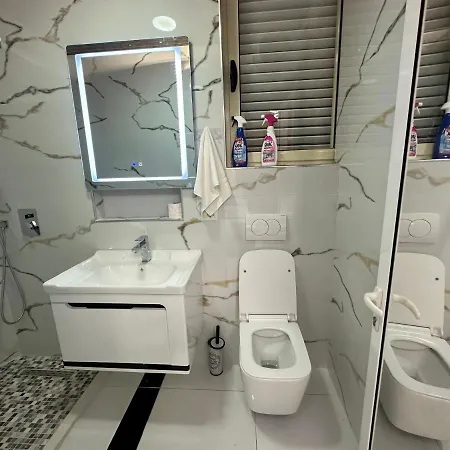 Esto's Near Tirana Airport 1 - Self Checkin -netflix - Free Parking * Valjiosi